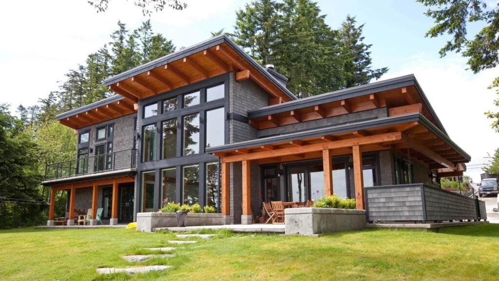 Signs Your Home's Exterior Carpentry Needs Refreshing